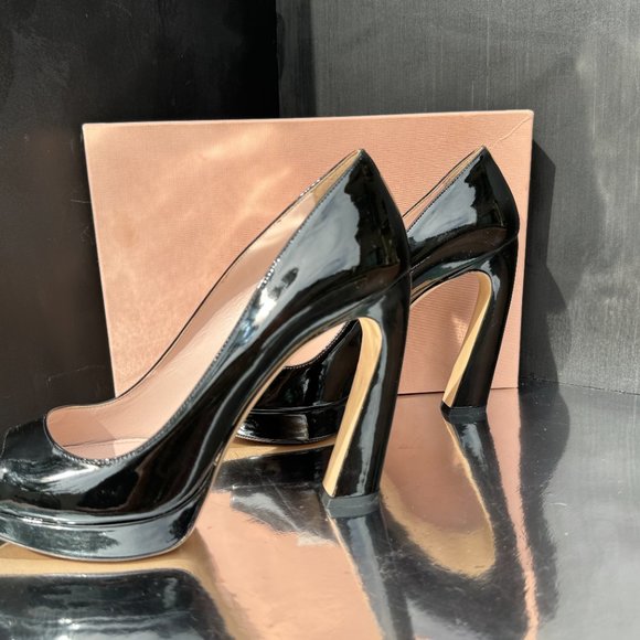 Miu Miu Black Patent Leather Curved Heel Open Toe Vernice Platform PumpsResort 2 - Picture 4 of 15